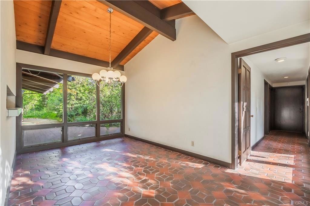 1340 Oak View Ave - Photo 3 of 8