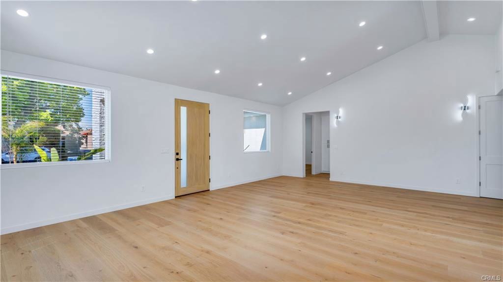 318 N Catalina St - Photo 2 of 8