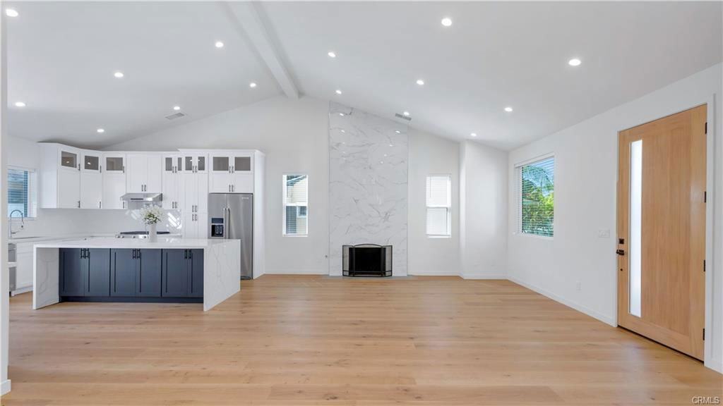 318 N Catalina St - Photo 3 of 8