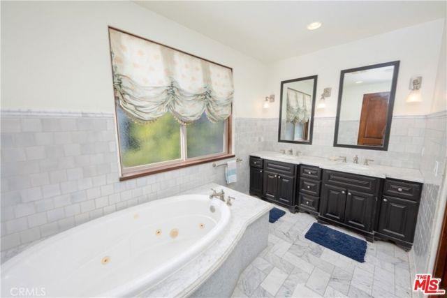 2901 Oak Ave - Photo 3 of 8