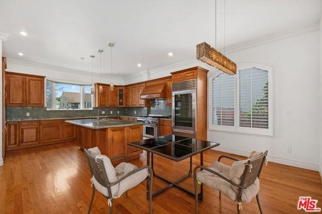 7822 Truxton Ave - Photo 2 of 8