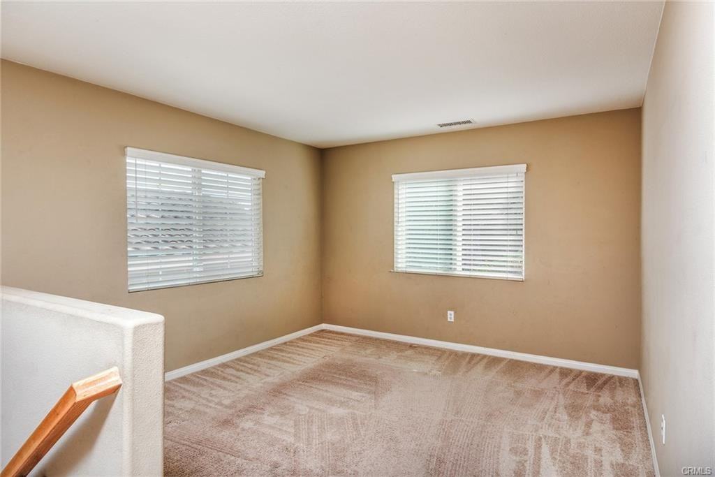 2959 Hathaway Ct - Photo 3 of 8