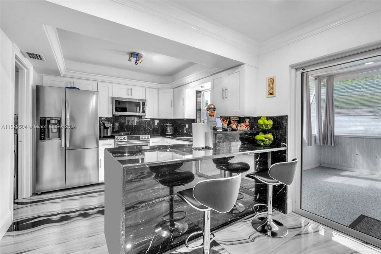 835 Nw 41st Ct - Photo 5 of 8