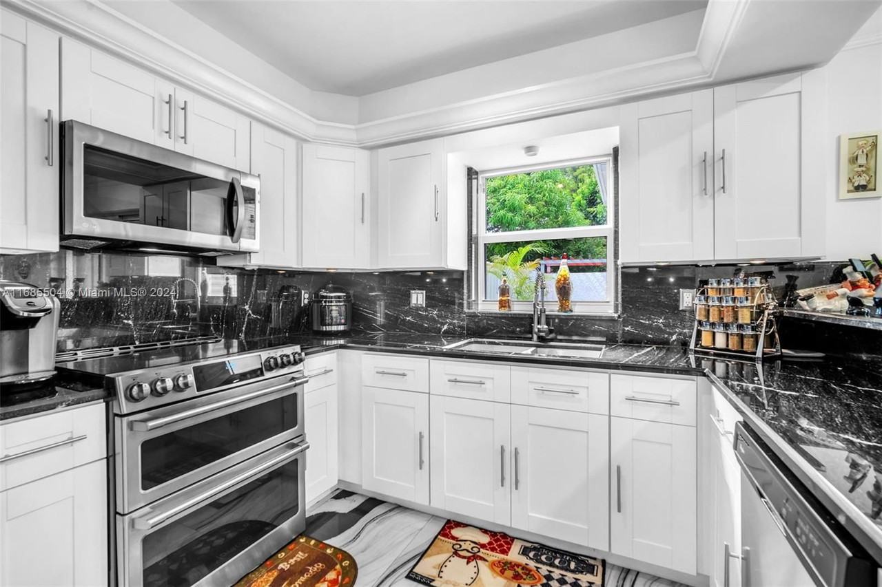 835 Nw 41st Ct - Photo 7 of 8