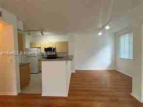 7970 N Nob Hill Rd - Photo 4 of 8