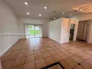 4203 Nw 54th St - Photo 6 of 8