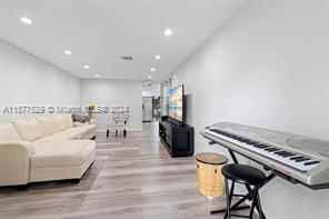 9731 Nw 37th St - Photo 6 of 8