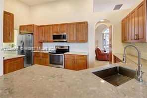 12318 Nw 25th St - Photo 6 of 8