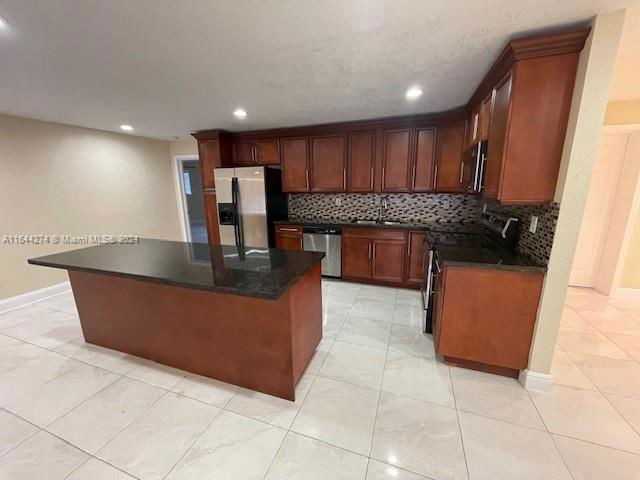 7502 Nw 41st St - Photo 3 of 8