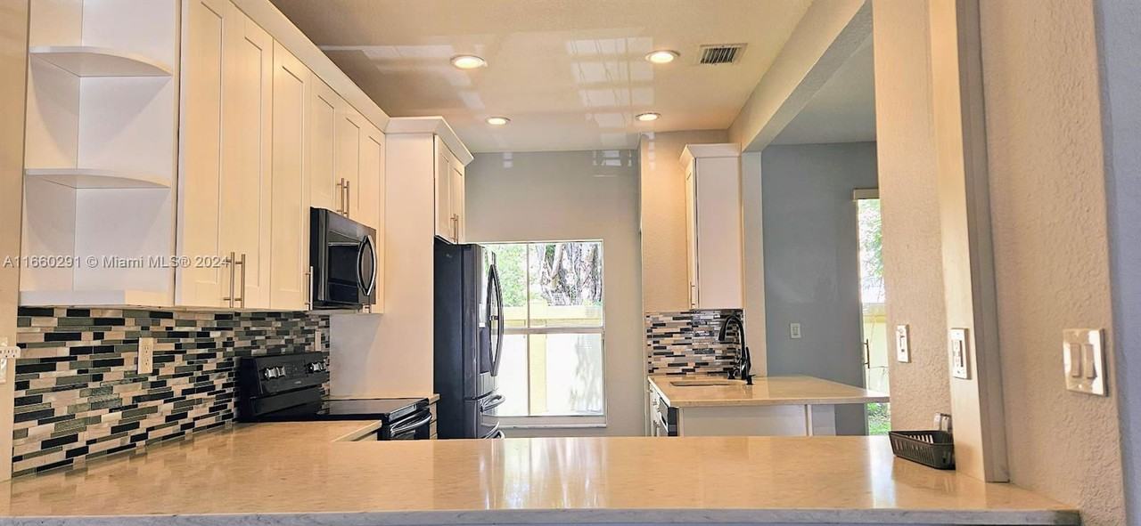 3311 Merrick Ln - Photo 4 of 8