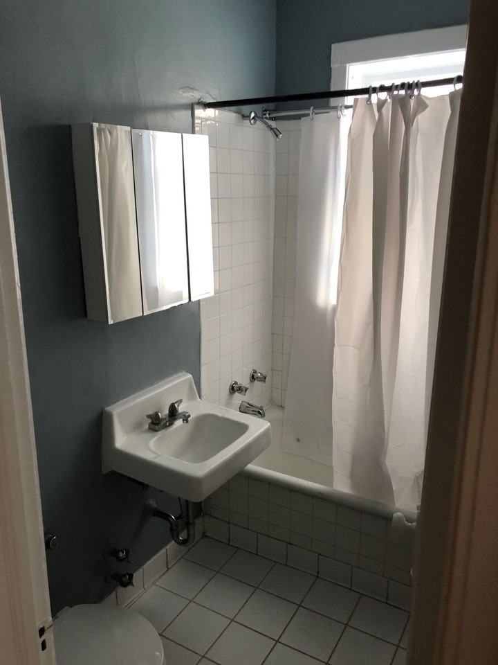 1714 W Albion Ave #A2 - Photo 7 of 8