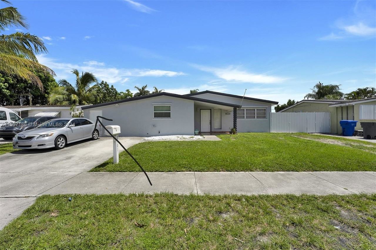 7101 Harding St - Photo 2 of 8