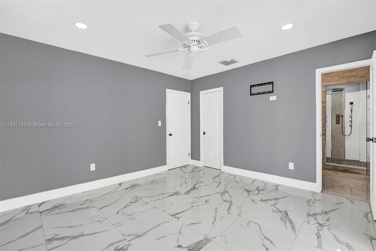 7101 Harding St - Photo 7 of 8