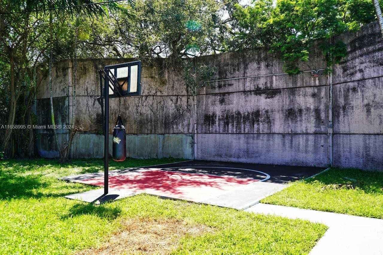 21020 Ne 18th Ct - Photo 4 of 8