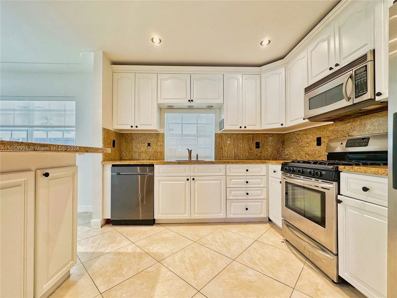 21020 Ne 18th Ct - Photo 6 of 8