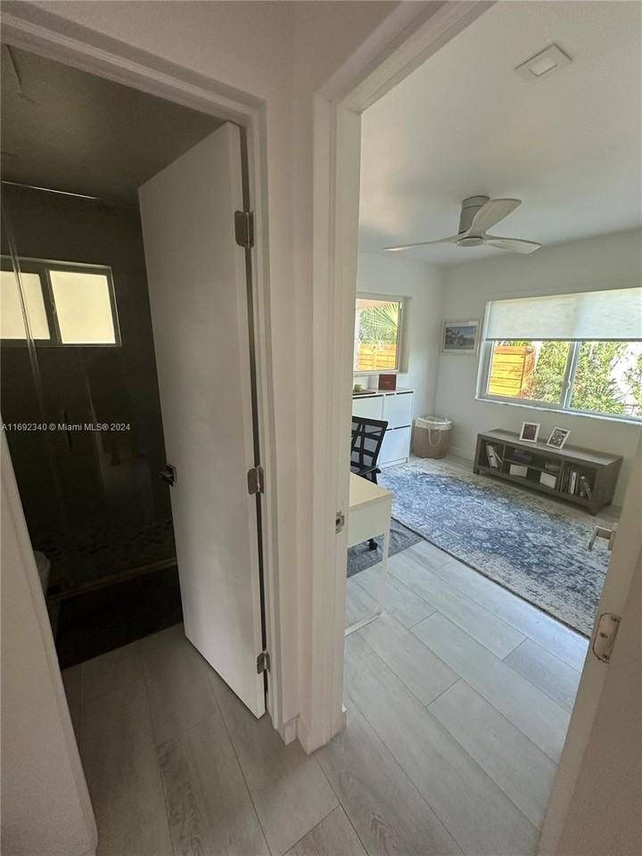 935 Lincoln St - Photo 6 of 8