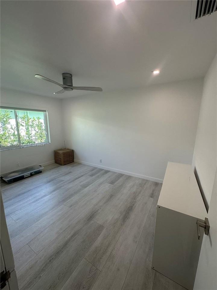 935 Lincoln St - Photo 7 of 8