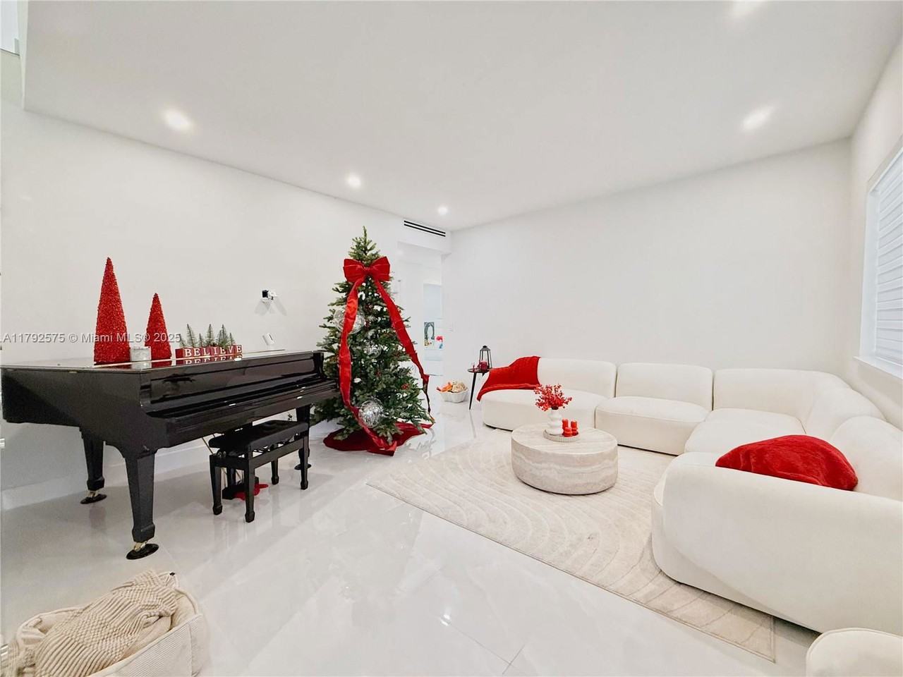 927 Sw 18th Ave - Photo 6 of 8