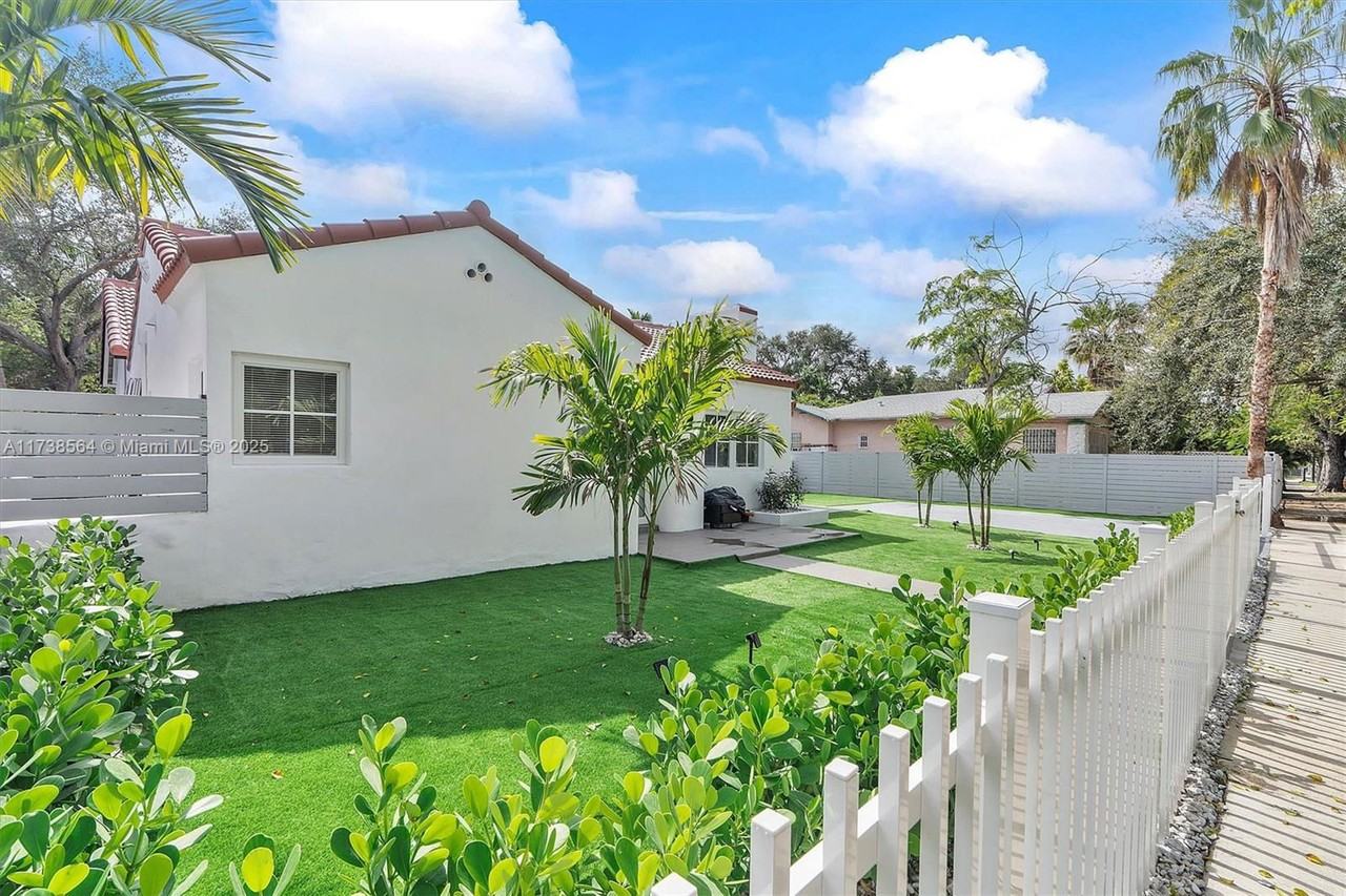 58 Ne 45th St - Photo 6 of 8