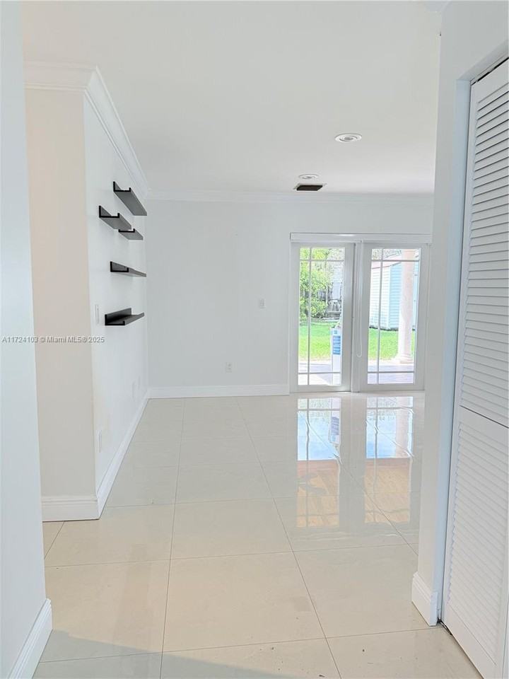 15730 Sw 152nd Ave - Photo 2 of 4