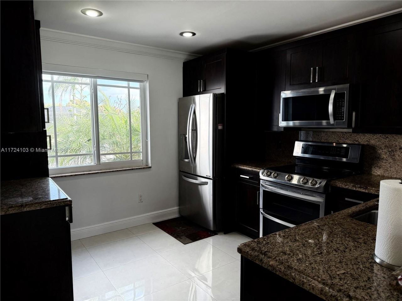 15730 Sw 152nd Ave - Photo 3 of 4