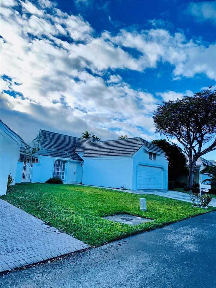 4732 Nw 98th Pl - Photo 2 of 8