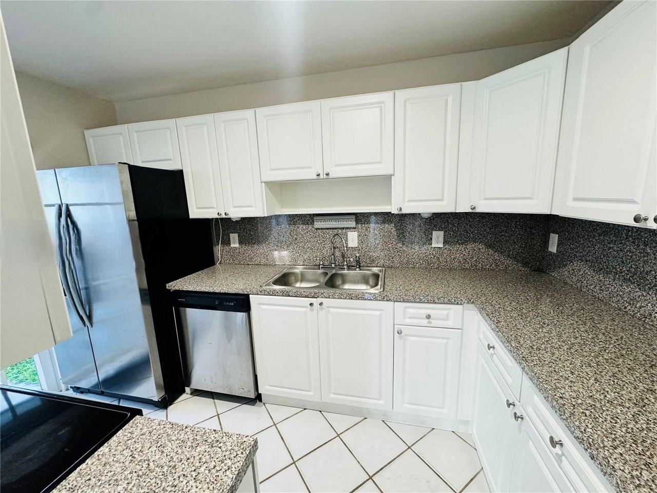 4732 Nw 98th Pl - Photo 5 of 8