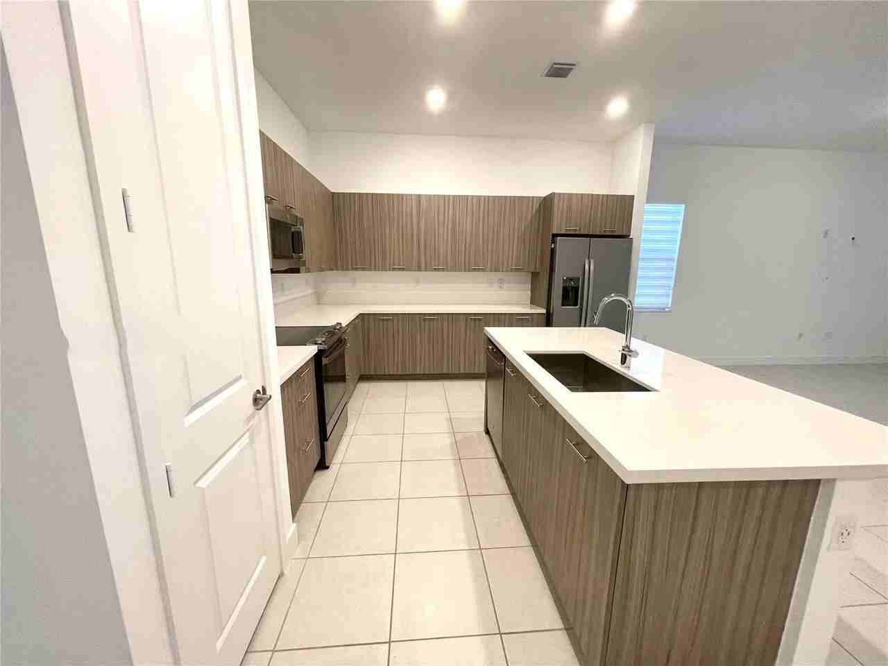 4506 Sw 174th Ave - Photo 3 of 8