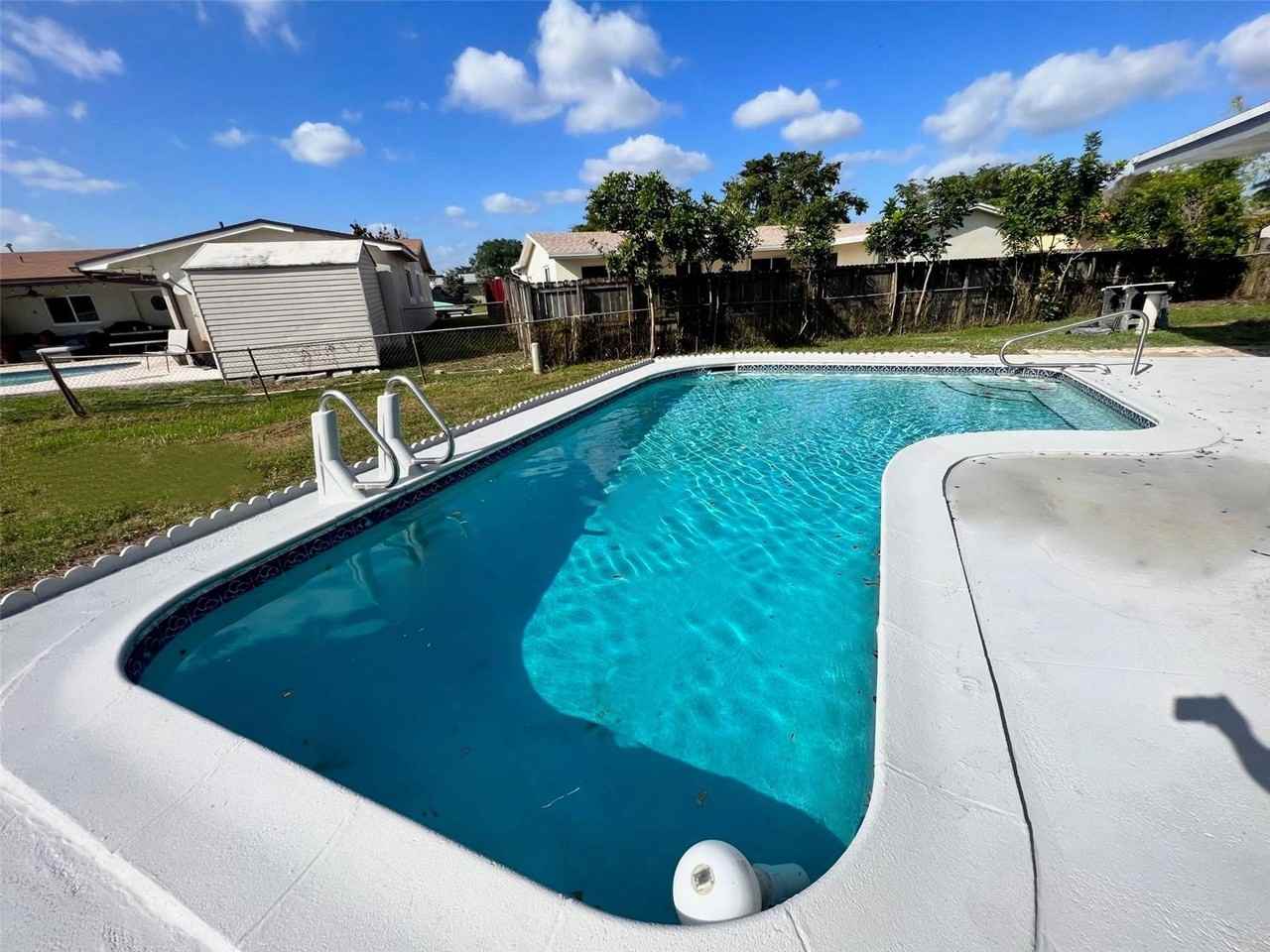 8441 Nw 18th St - Photo 2 of 8