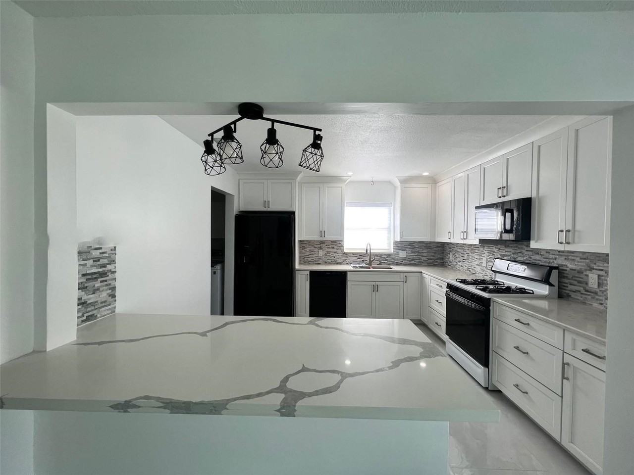 8441 Nw 18th St - Photo 3 of 8