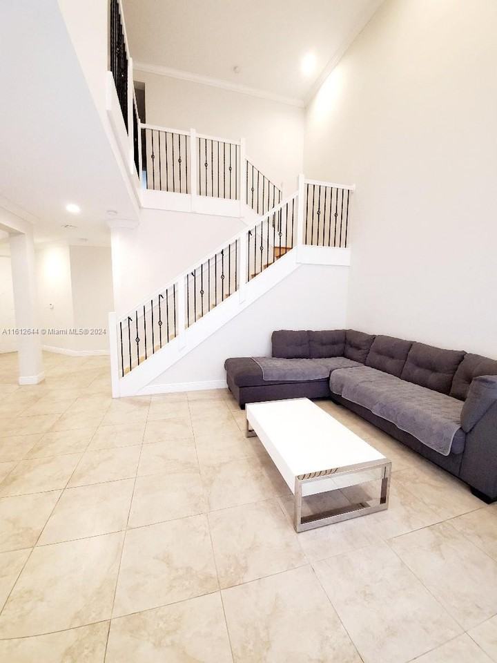 8163 Nw 115th Ct - Photo 5 of 8