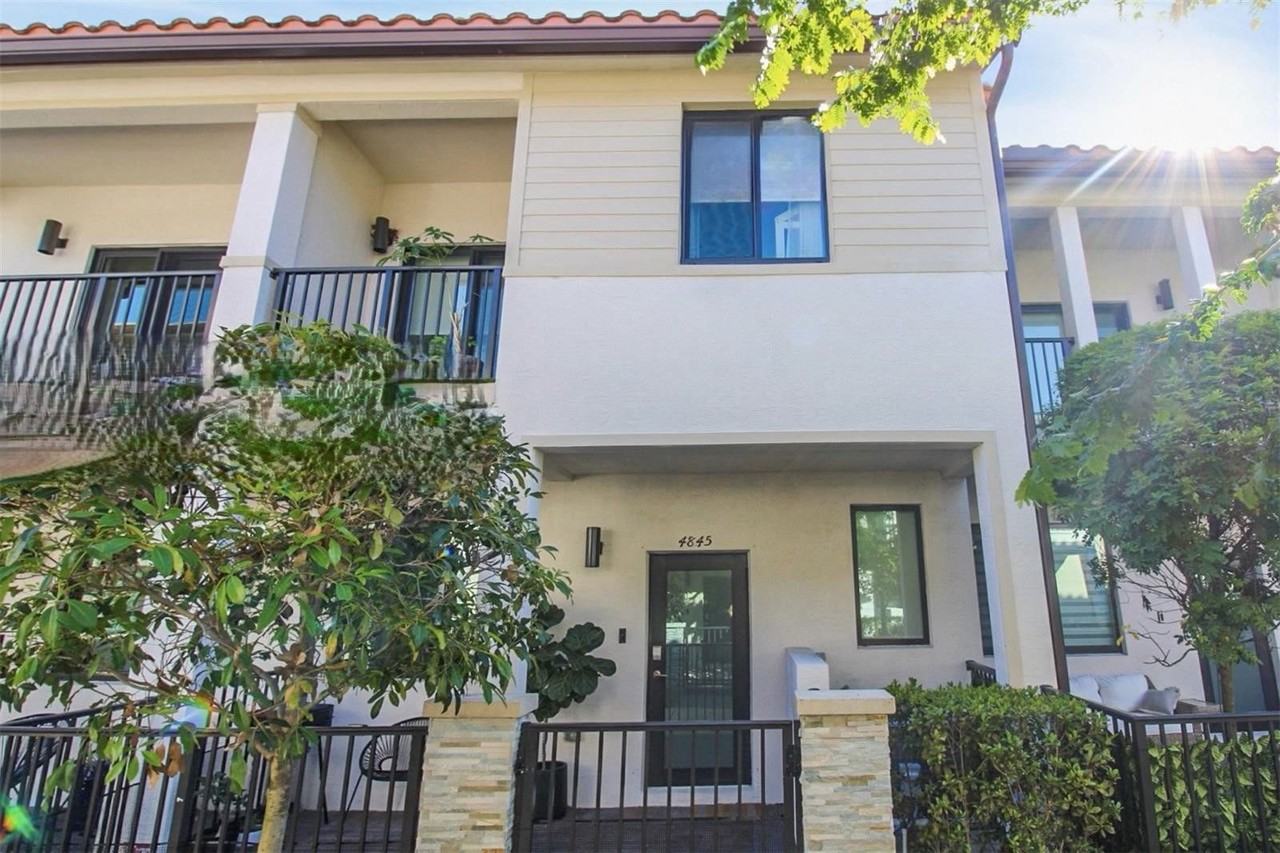 4845 Nw 83rd Pkwy - Photo 2 of 8