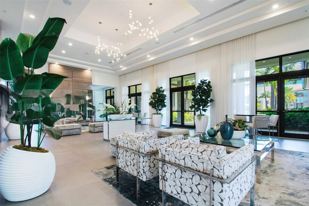 4845 Nw 83rd Pkwy - Photo 4 of 8