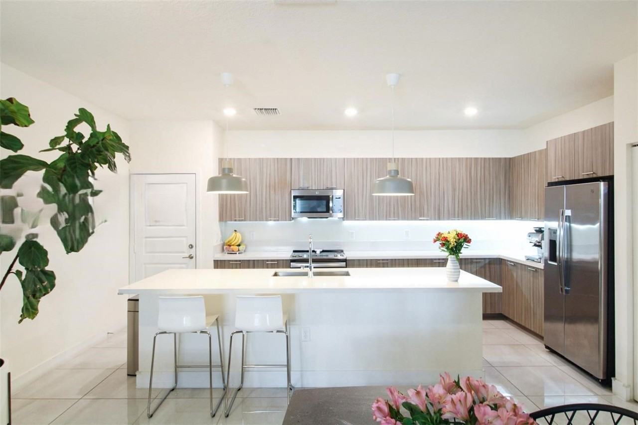 4845 Nw 83rd Pkwy - Photo 6 of 8