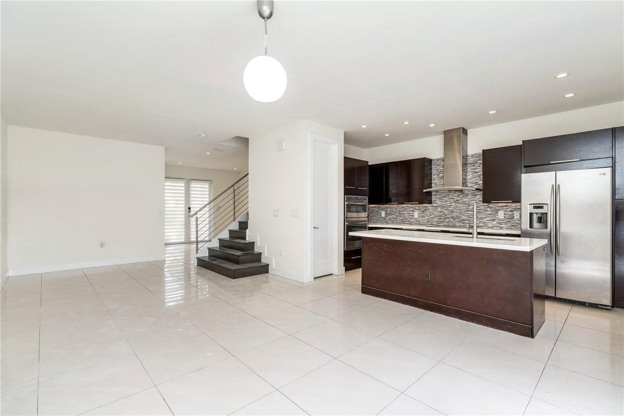 6419 Nw 105th Ct - Photo 3 of 8