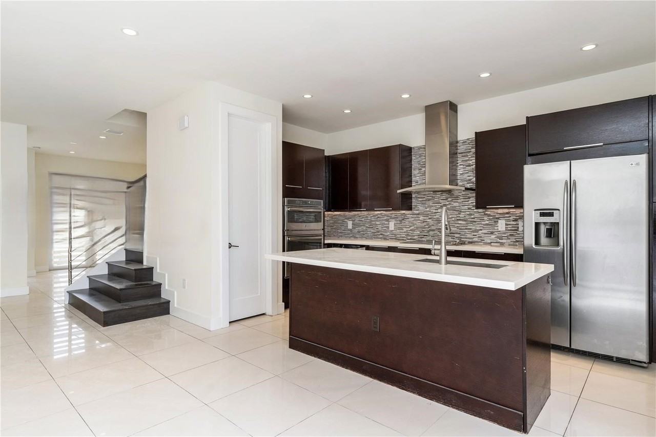 6419 Nw 105th Ct - Photo 4 of 8