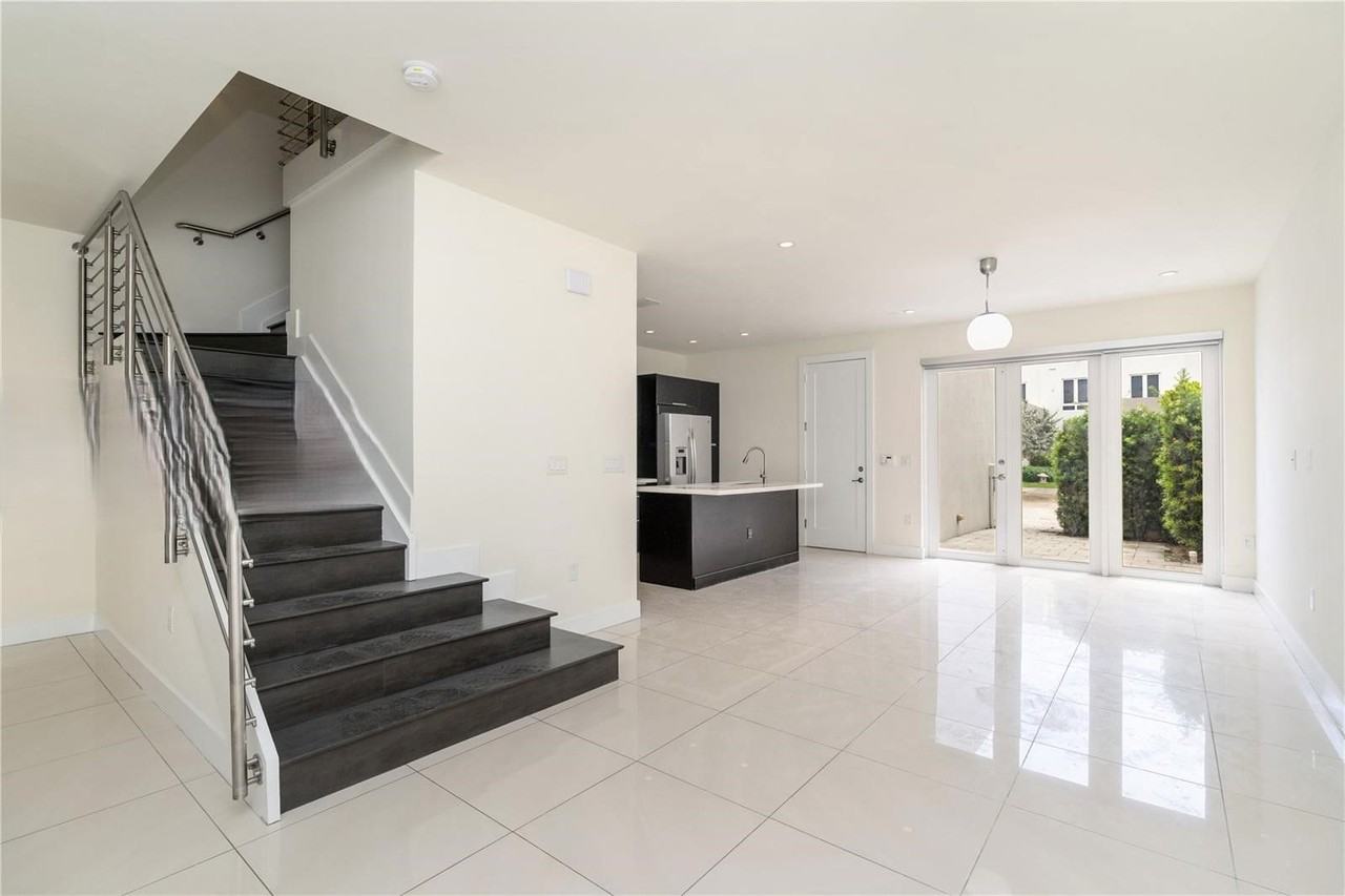 6419 Nw 105th Ct - Photo 5 of 8