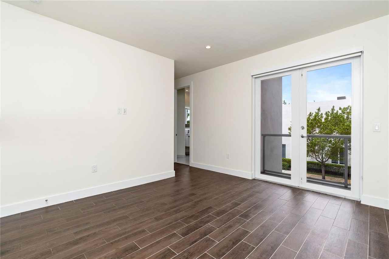 6419 Nw 105th Ct - Photo 6 of 8