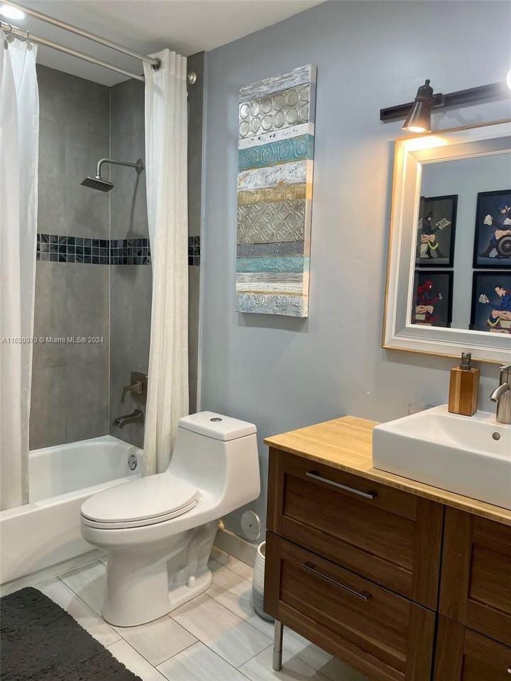 9301 Sw 165th St - Photo 5 of 8