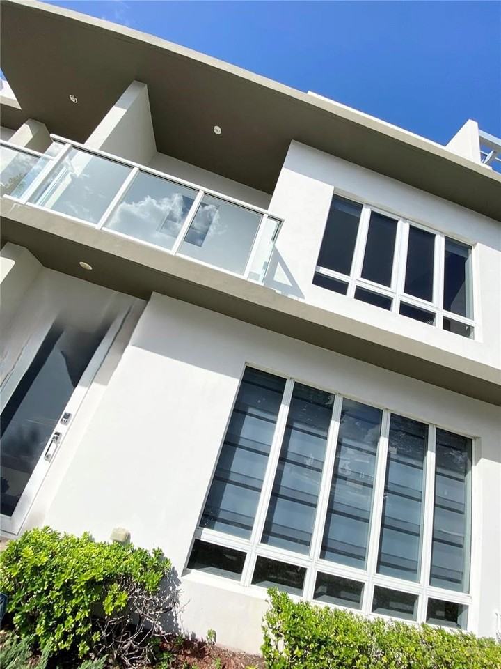 6328 Nw 105th Pl - Photo 2 of 8