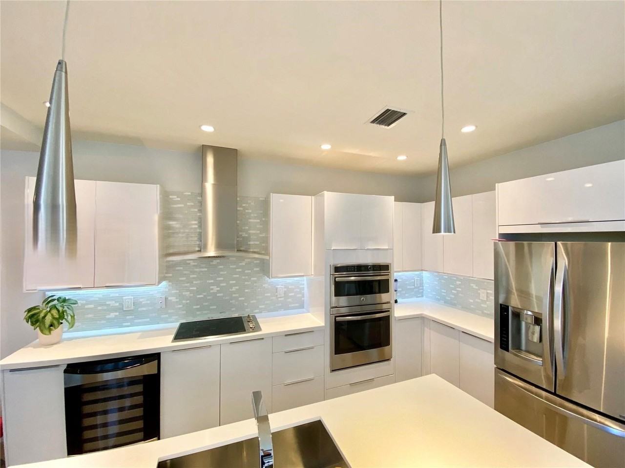 6328 Nw 105th Pl - Photo 6 of 8