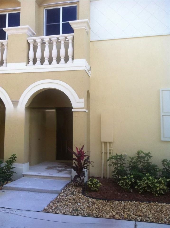 8934 Sw 18th St - Photo 2 of 6