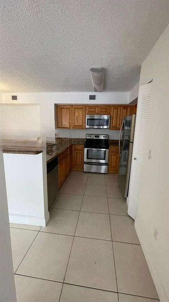 12172 Saint Andrews Pl - Photo 3 of 8