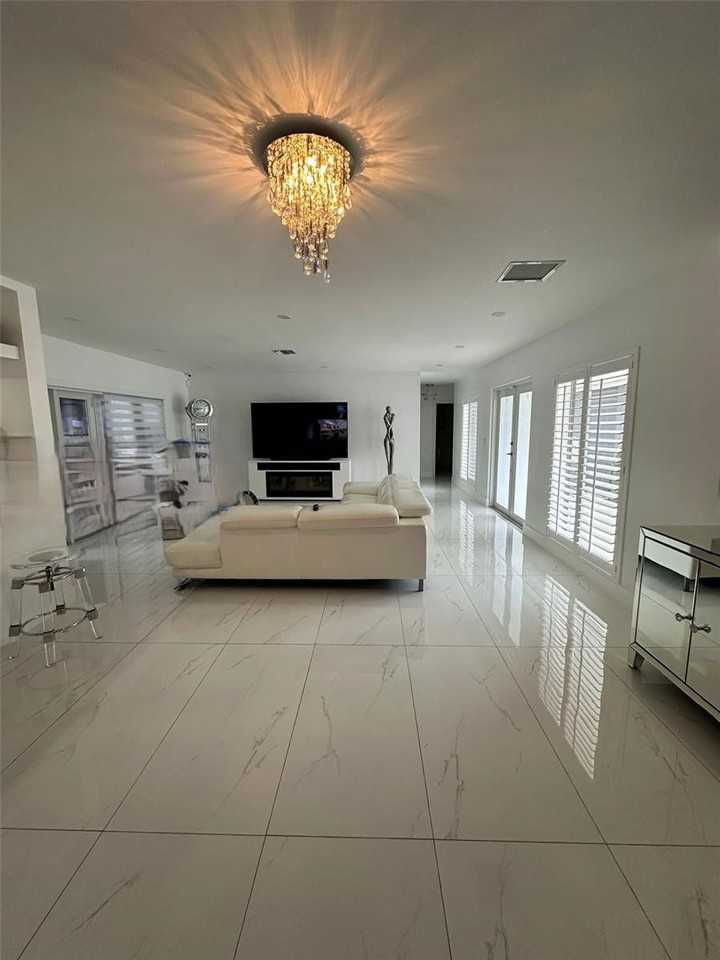 6951 Miami Lakeway S - Photo 4 of 8