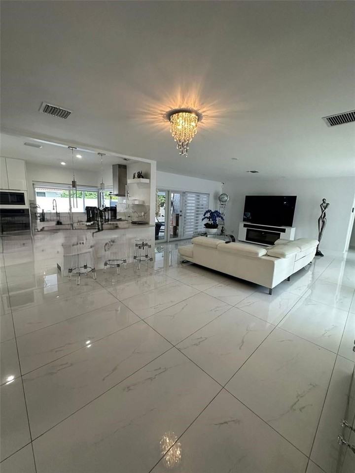 6951 Miami Lakeway S - Photo 5 of 8