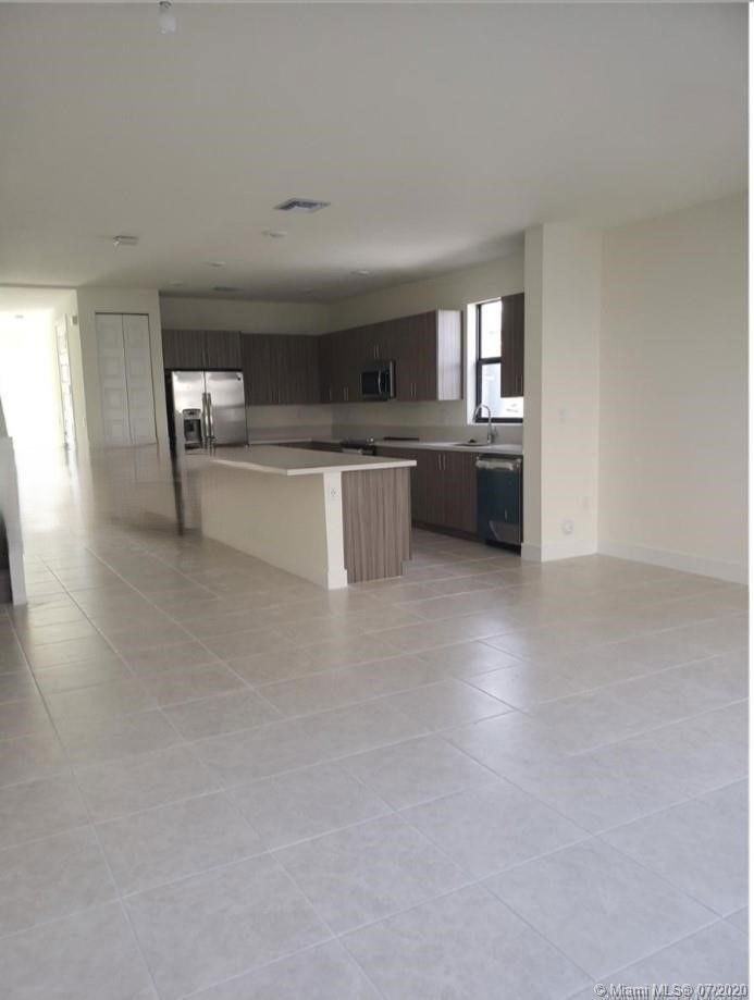 15819 Nw 91st Ct - Photo 3 of 8