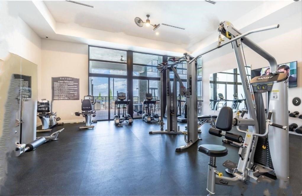 15819 Nw 91st Ct - Photo 7 of 8