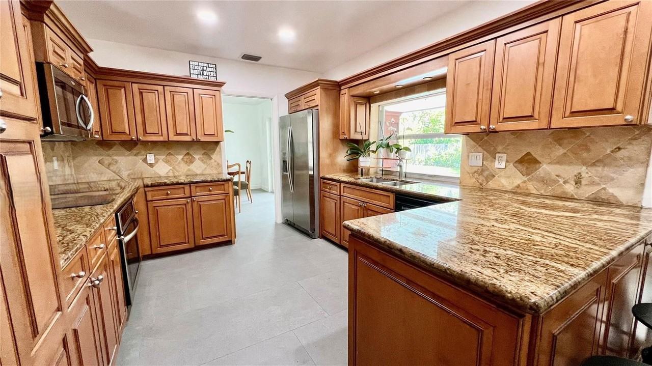 14605 Sw 75th Ave - Photo 5 of 8