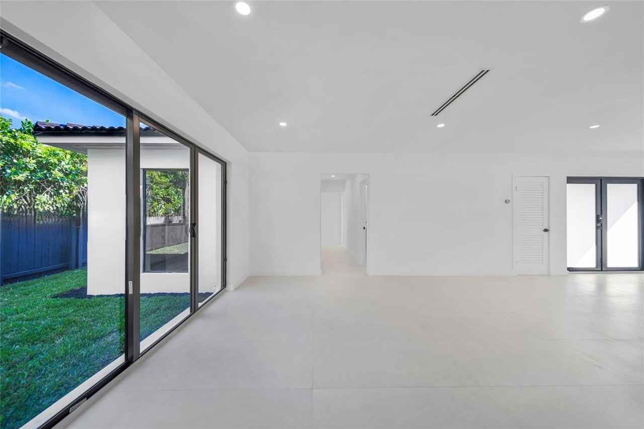 145 Nw 95th St - Photo 6 of 8