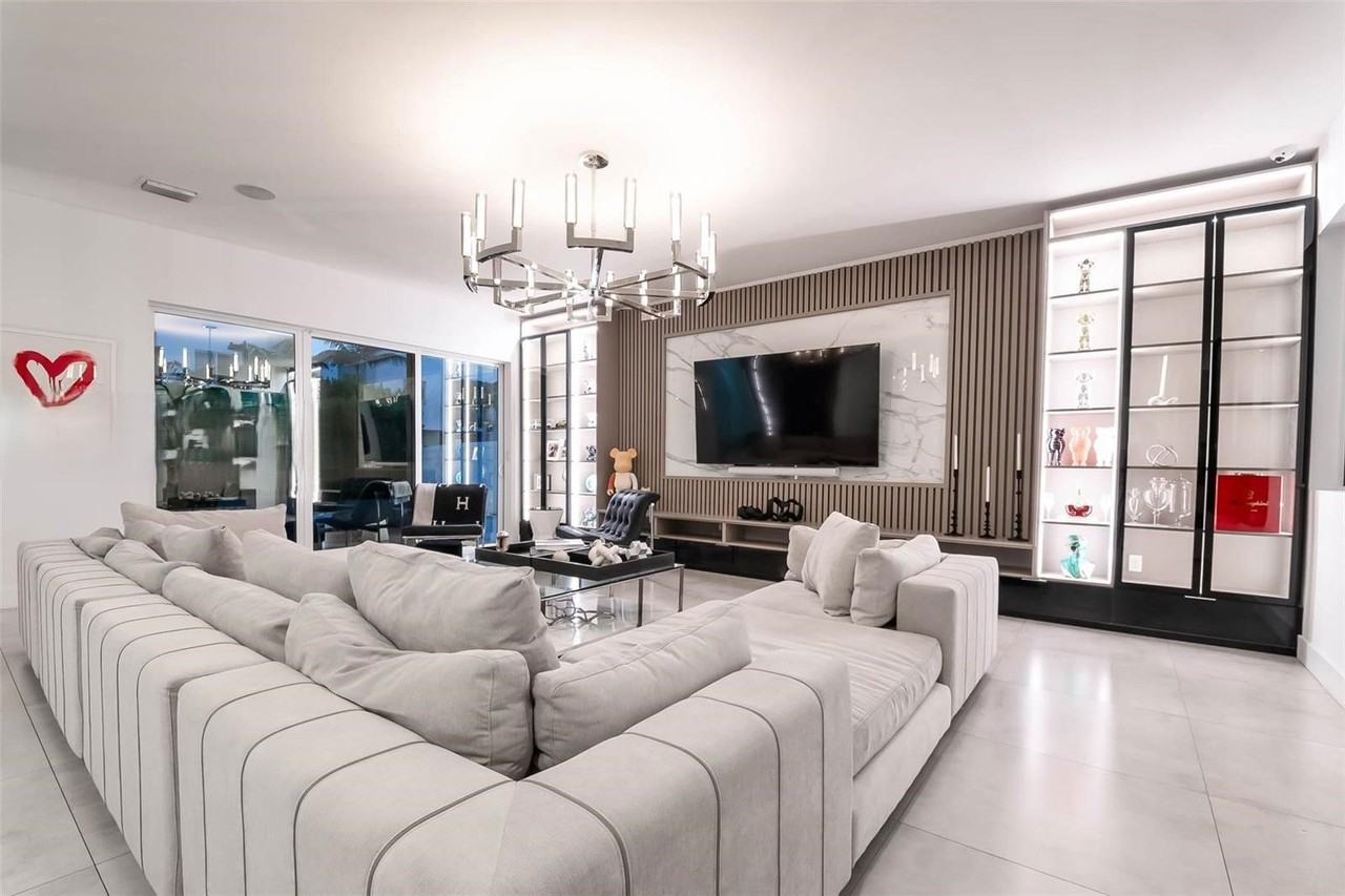 7446 Nw 99th Ct - Photo 6 of 8